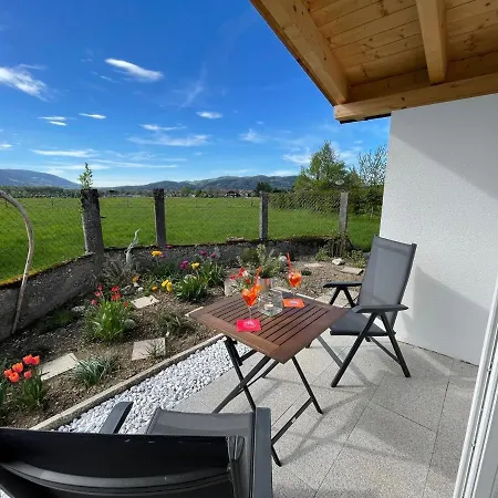 Apartment Roemer Mit Sonniger Terrasse